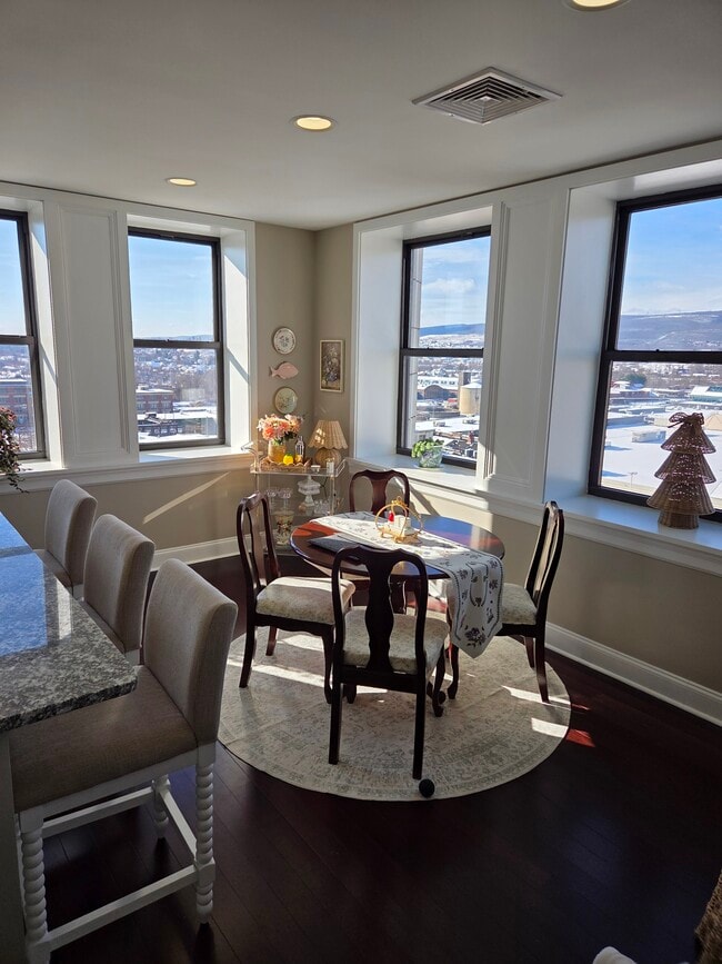 Foto del edificio - 108 N Washington Ave