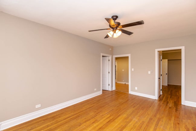 Building Photo - 1329 W Touhy Ave
