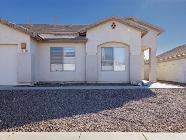 Building Photo - 3 Bedroom 2 Bathroom