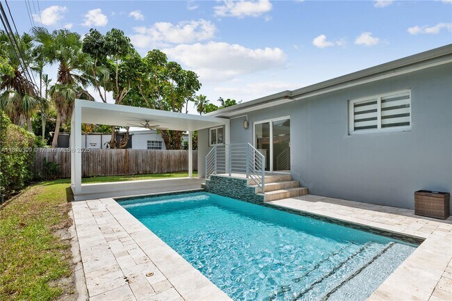 Foto del edificio - 4655 SW 14th St