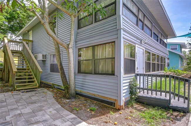 Foto del edificio - 5437 Delette Ave S