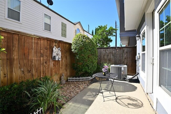 Building Photo - 11023 Acorn Falls Dr