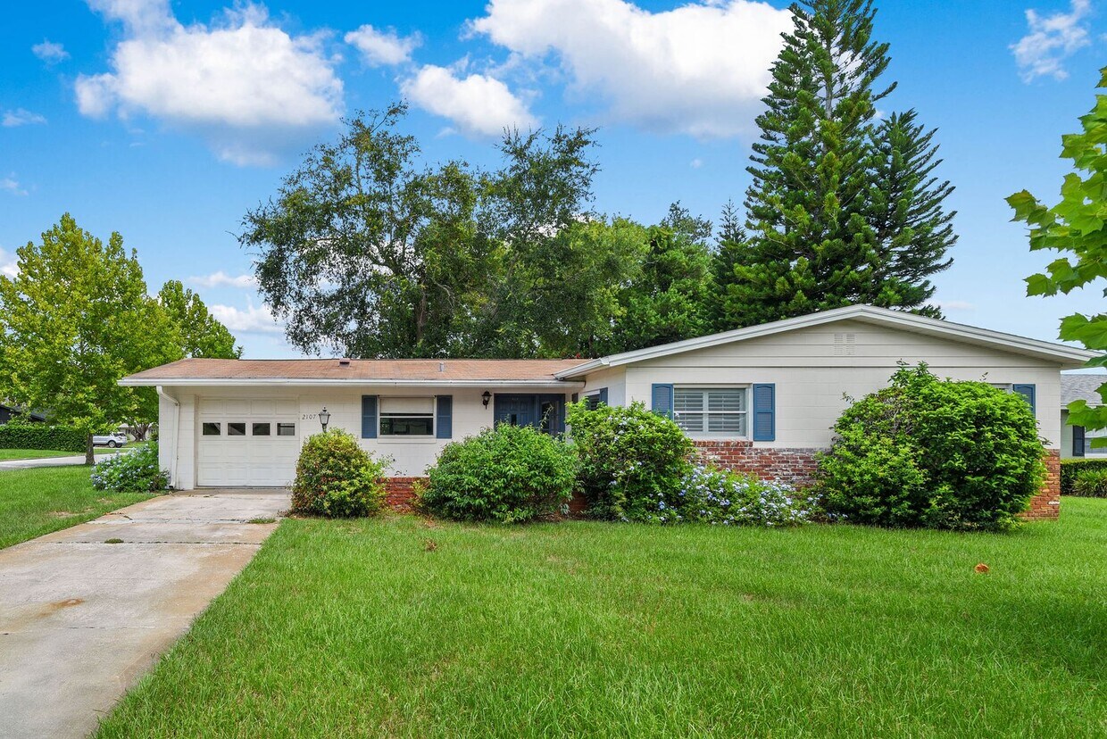 Photo - 2107 Brookview Dr