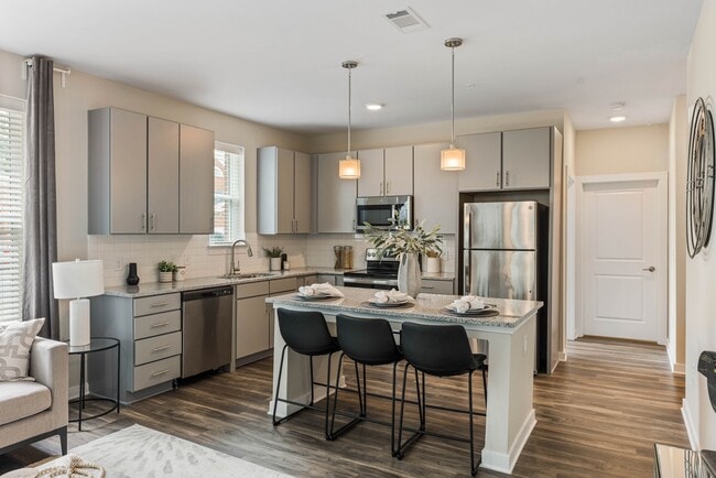 Building Photo - Varick on 7th