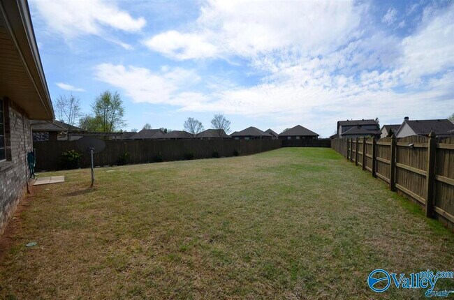 Building Photo - 702 Willow Shoals Dr SW