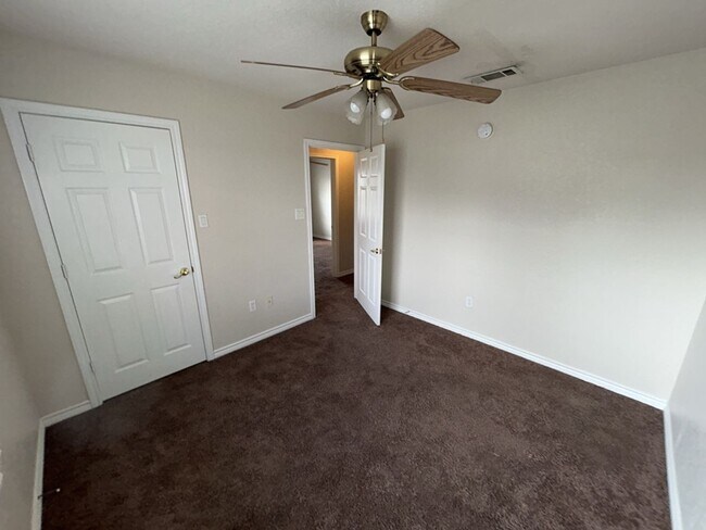 Building Photo - 535 Nathan Dr