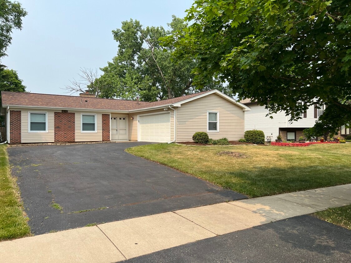 230 Lafayette Dr, Bolingbrook, IL 60440 House for Rent in Bolingbrook, IL