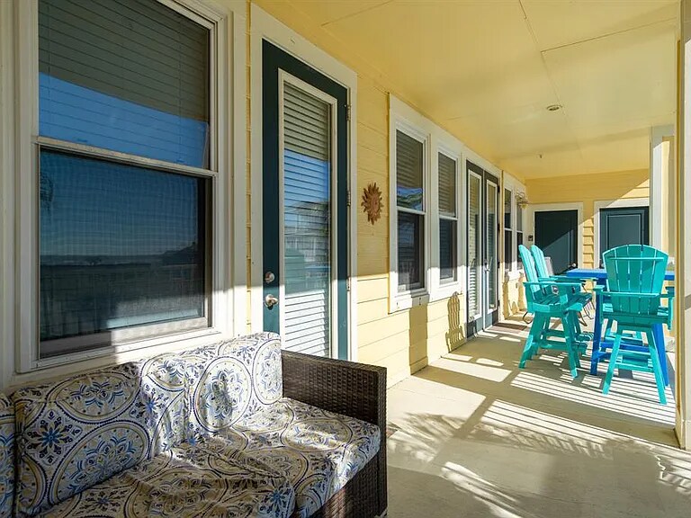 4111 Pointe W Dr Unit 202, Galveston, TX 77554 Condo for Rent in