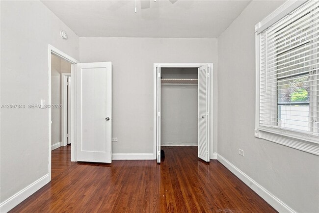 Building Photo - 2920 SW 38th Ct