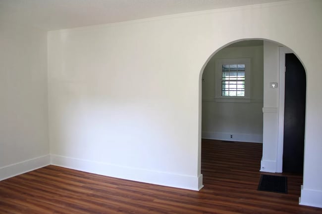 Building Photo - Coming Soon! 2 Bed, 1 Bath Renovated home