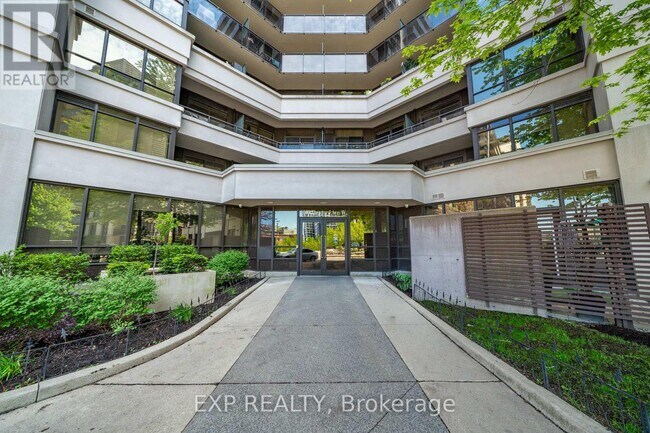 Photo du bâtiment - 1060 Sheppard Ave W