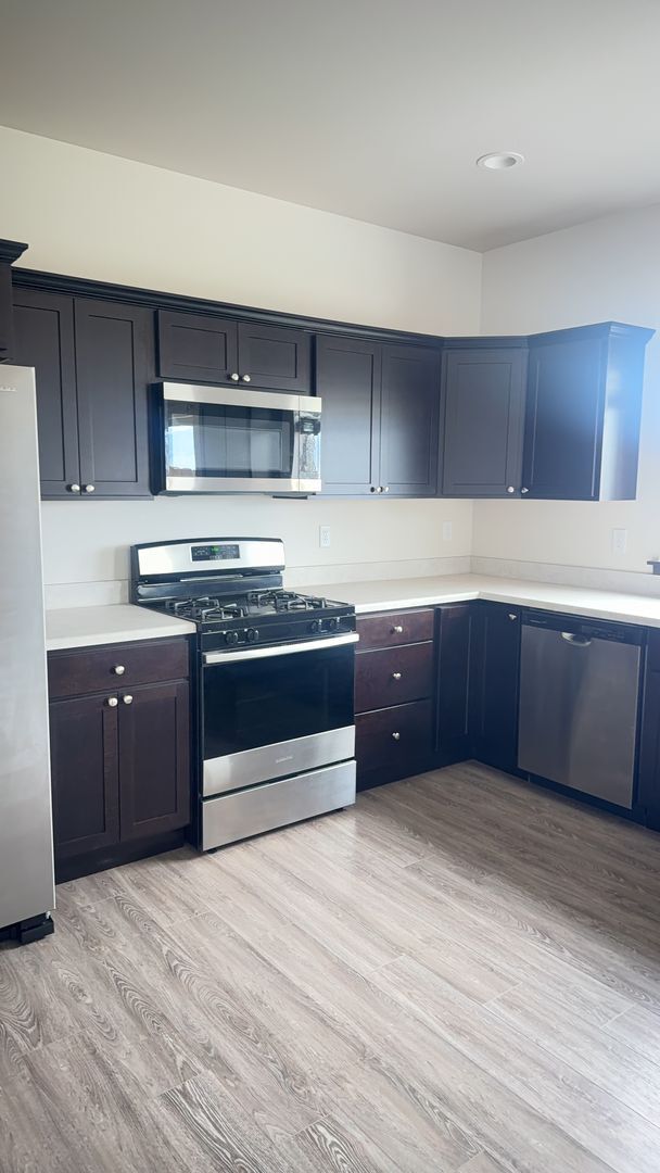 Building Photo - 3 Bed 2.5 Bath with double attached garage in Belgrade