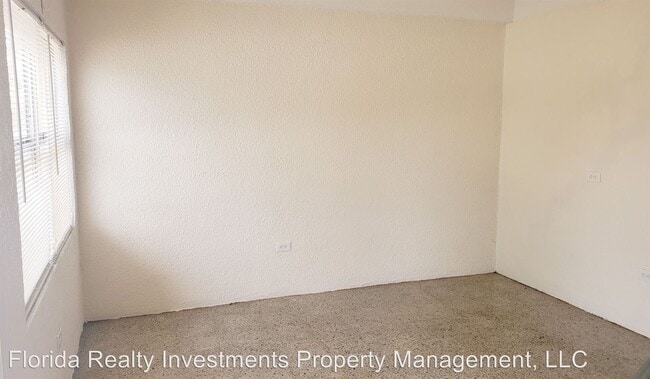 Building Photo - 833 E University Blvd