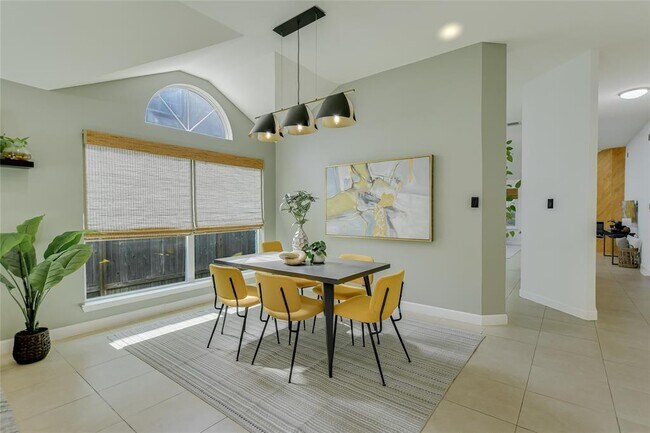 Building Photo - 10916 Sierra Oaks