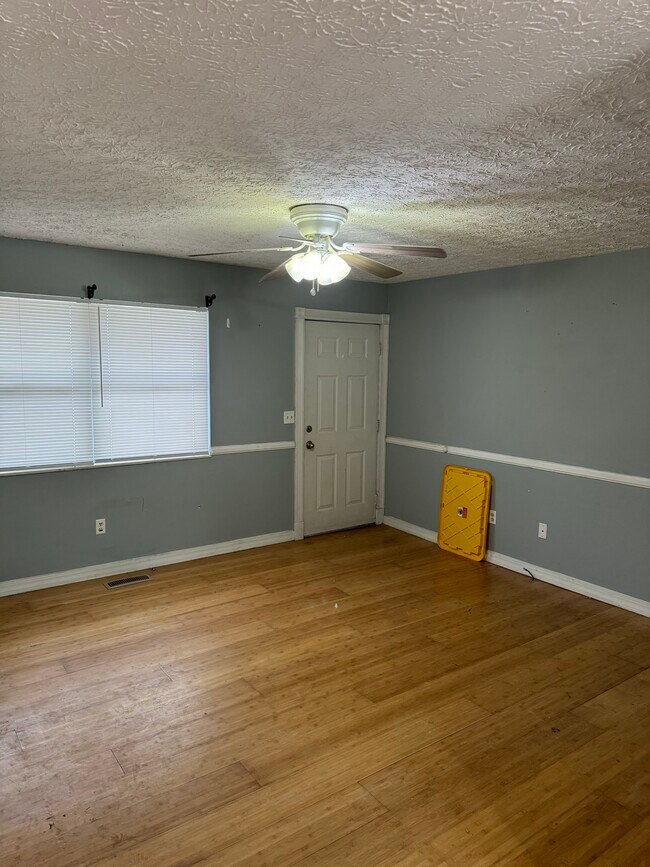 Foto del edificio - 904 McCullough Ct