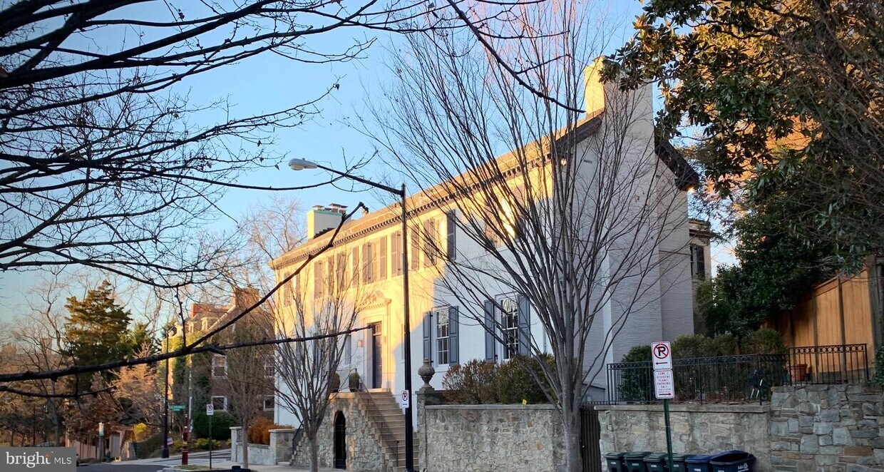 Foto principal - 2449 Tracy Pl NW