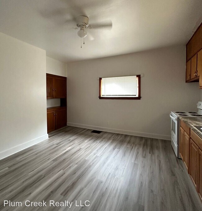 Building Photo - 3 br, 1 bath House - 657 Grove Street