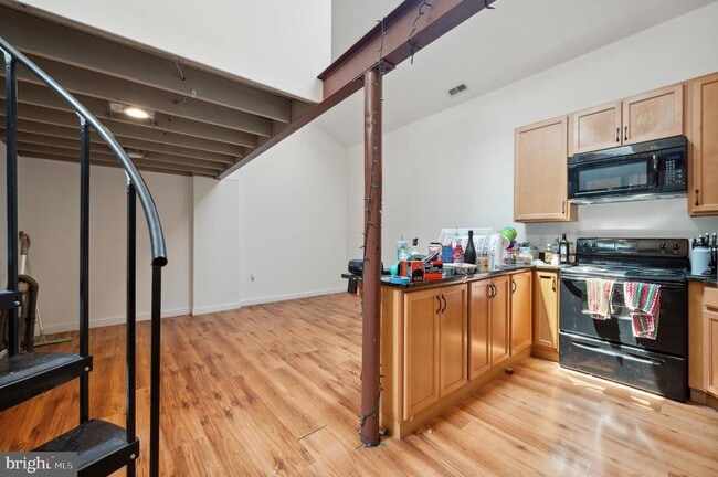 Building Photo - 6214 Ridge Ave