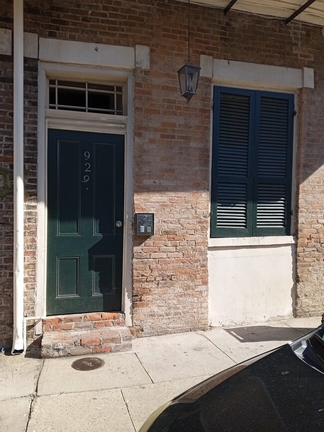 Building Photo - 929 Dumaine St