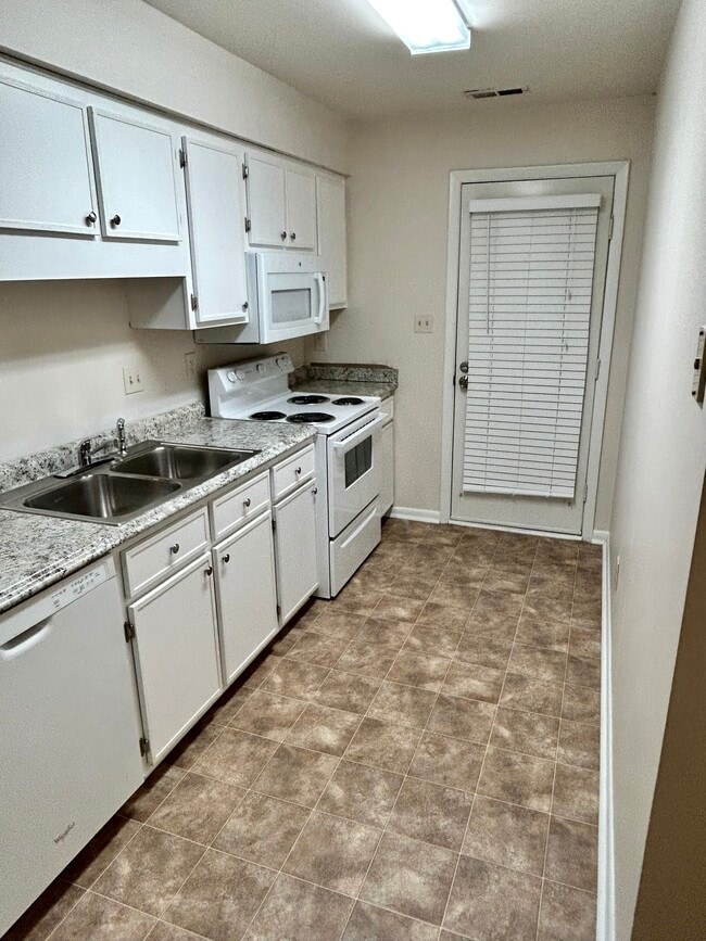 Building Photo - 8530 Tidewater Dr