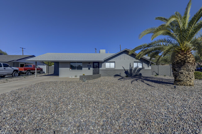Building Photo - 1986 E Palmcroft Dr