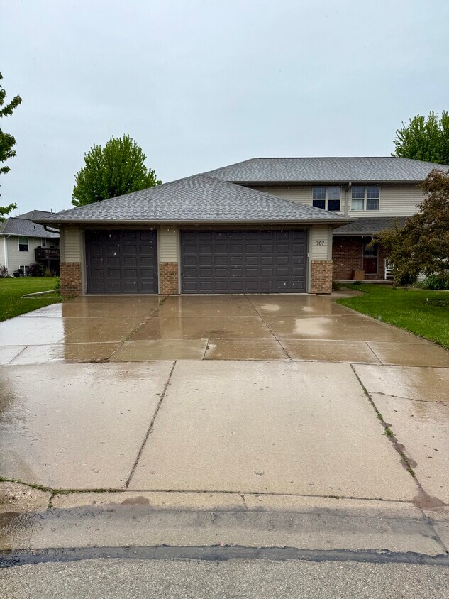Foto principal - 707 Edge Point Ct