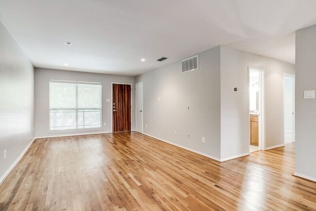 Photo - 4616 W Lovers Ln Apartment