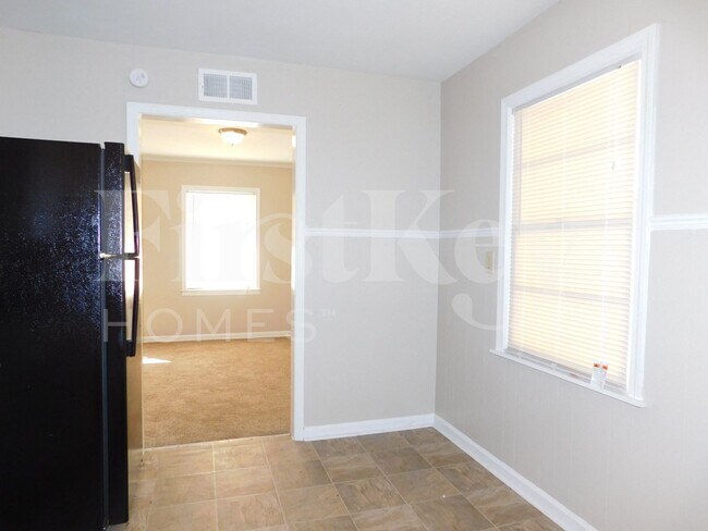 Foto del edificio - 4896 Lochinvar Dr
