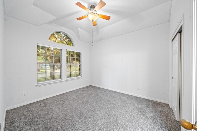 Building Photo - 4815 Plum Forest Rd