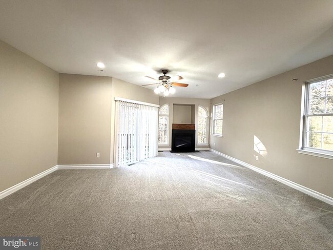 Foto del edificio - 623 Trout Run Ct