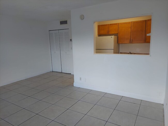 Foto del edificio - One bedroom for Rent in Pompano Beach