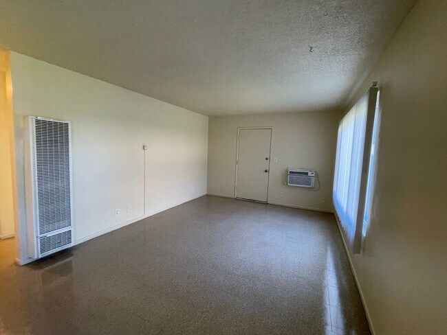 Foto del edificio - 1302 E Kingsley Ave
