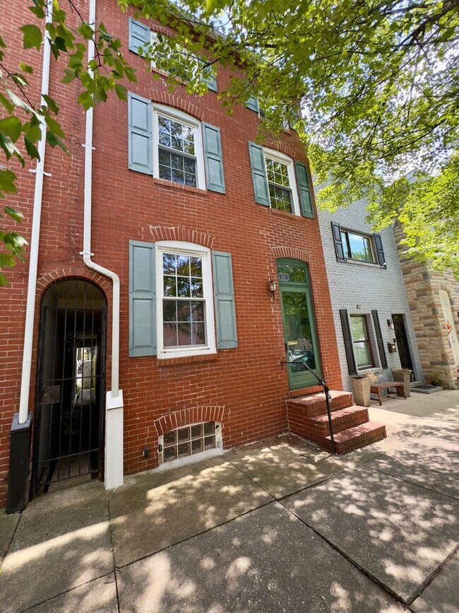 Foto del edificio - Large 3bedroom Rowhome in Upper Fells -Par...