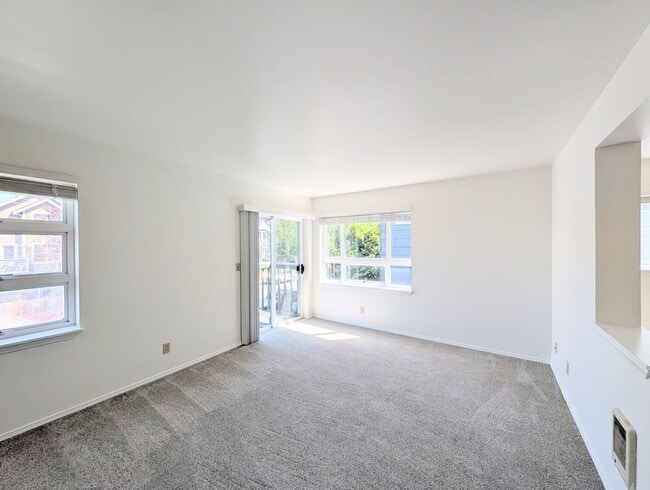 Building Photo - 2Bd/2Ba Seattle Condo