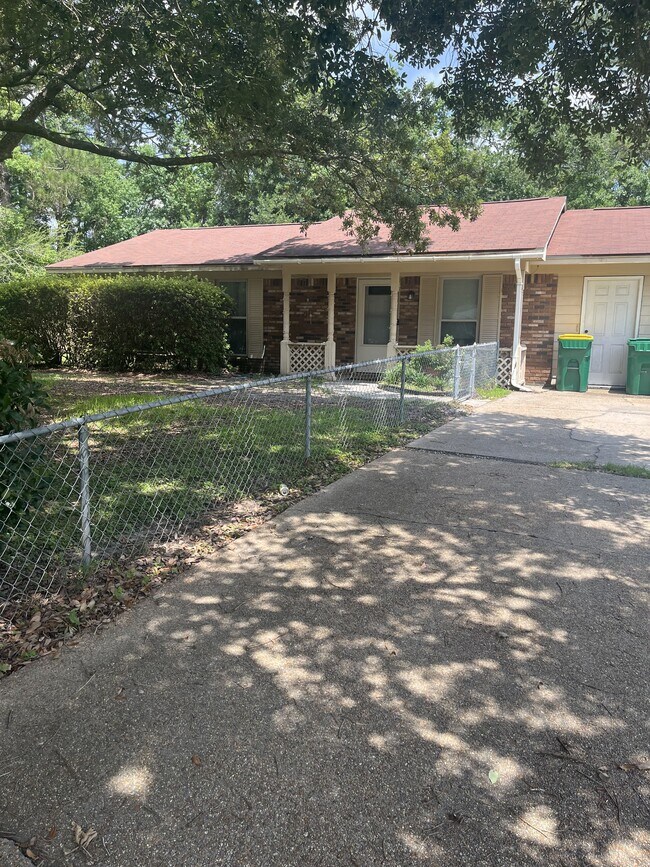 Foto del edificio - 6552 Cortez Cir