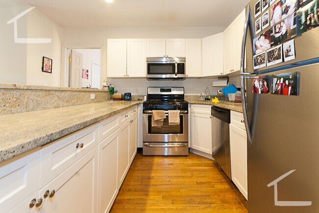 Foto del edificio - Renovated BU Central Campus 3 Bed in Brookline on St. Paul St.  Heat Inc, Available September 1st...