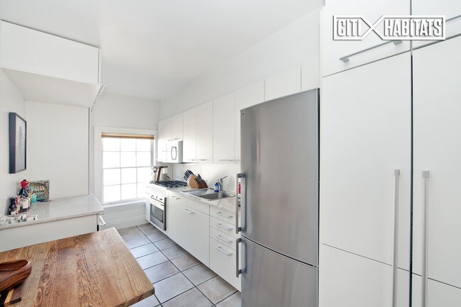 Foto del edificio - 350 W 22nd St