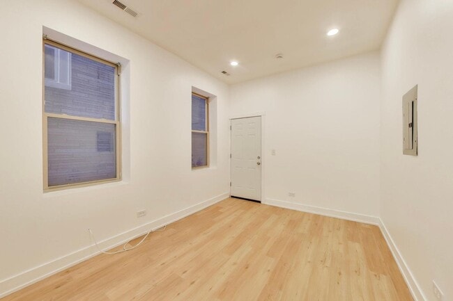 Foto del edificio - 1908 W 48th St