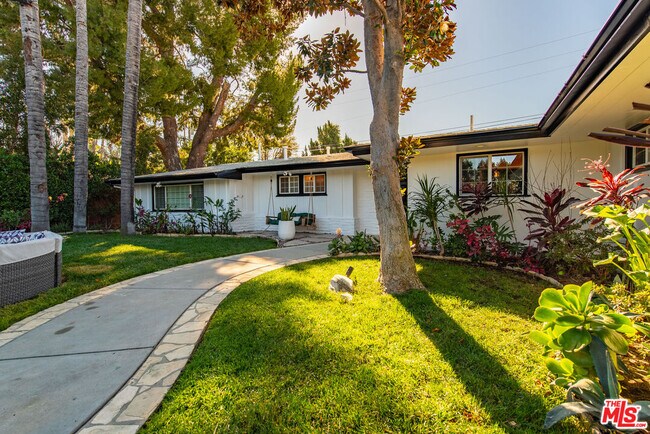 Building Photo - 22428 Victory Blvd