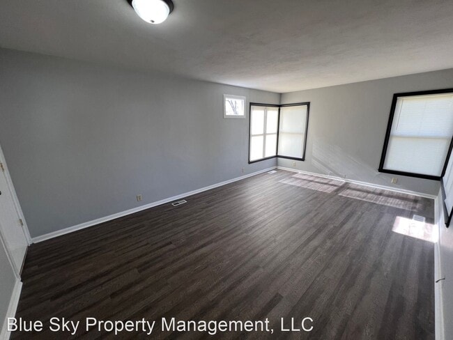 Building Photo - 2 br, 1 bath House - 301 W Waid Ave