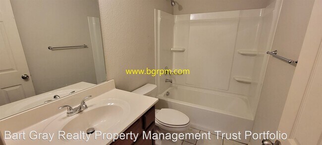 Foto del edificio - 4 br, 2 bath House - 6733 Red Oak Lane