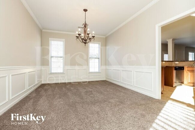 Foto del edificio - 855 Stonehaven Rd SW