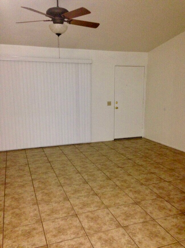Foto del edificio - 8454 Almond Ave