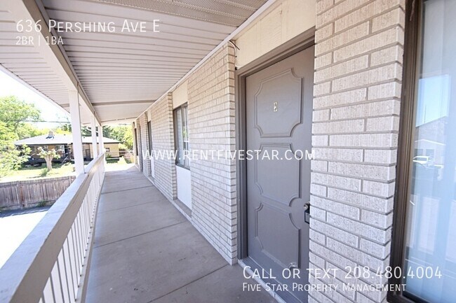 Building Photo - 2024 Remodeled Apartment, $100 Laundry Cre...