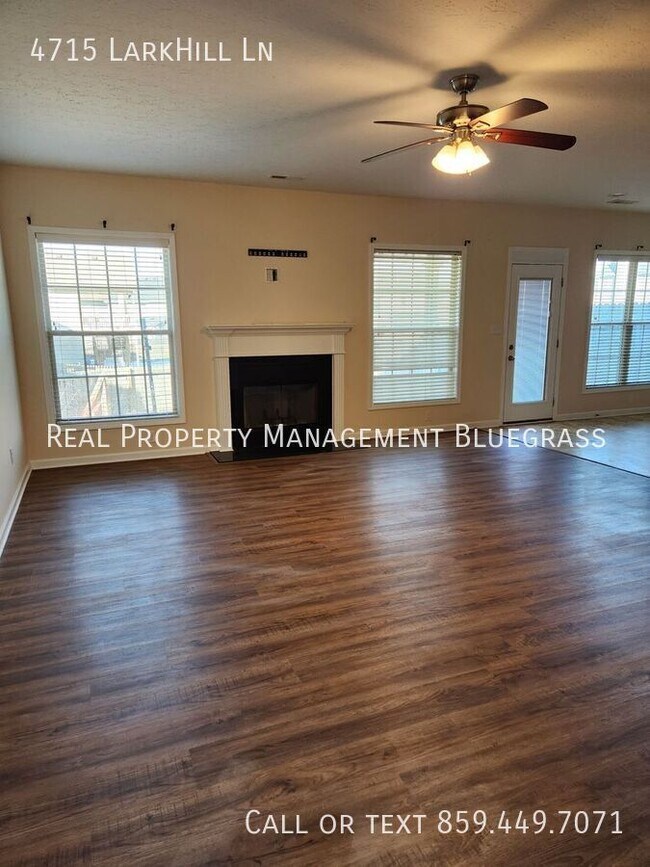 Foto del edificio - 4715 Larkhill Ln