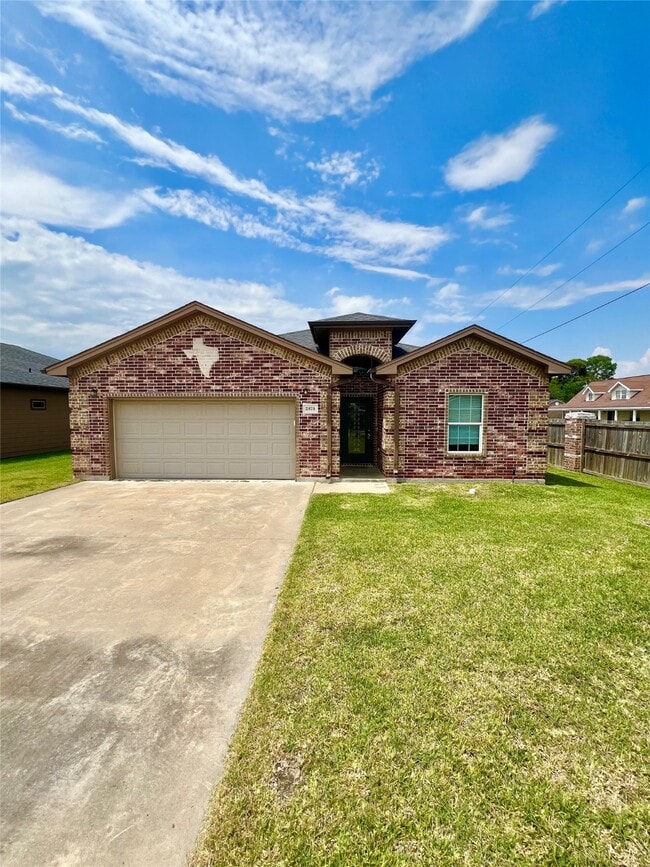 Building Photo - 2875 Amber Ave