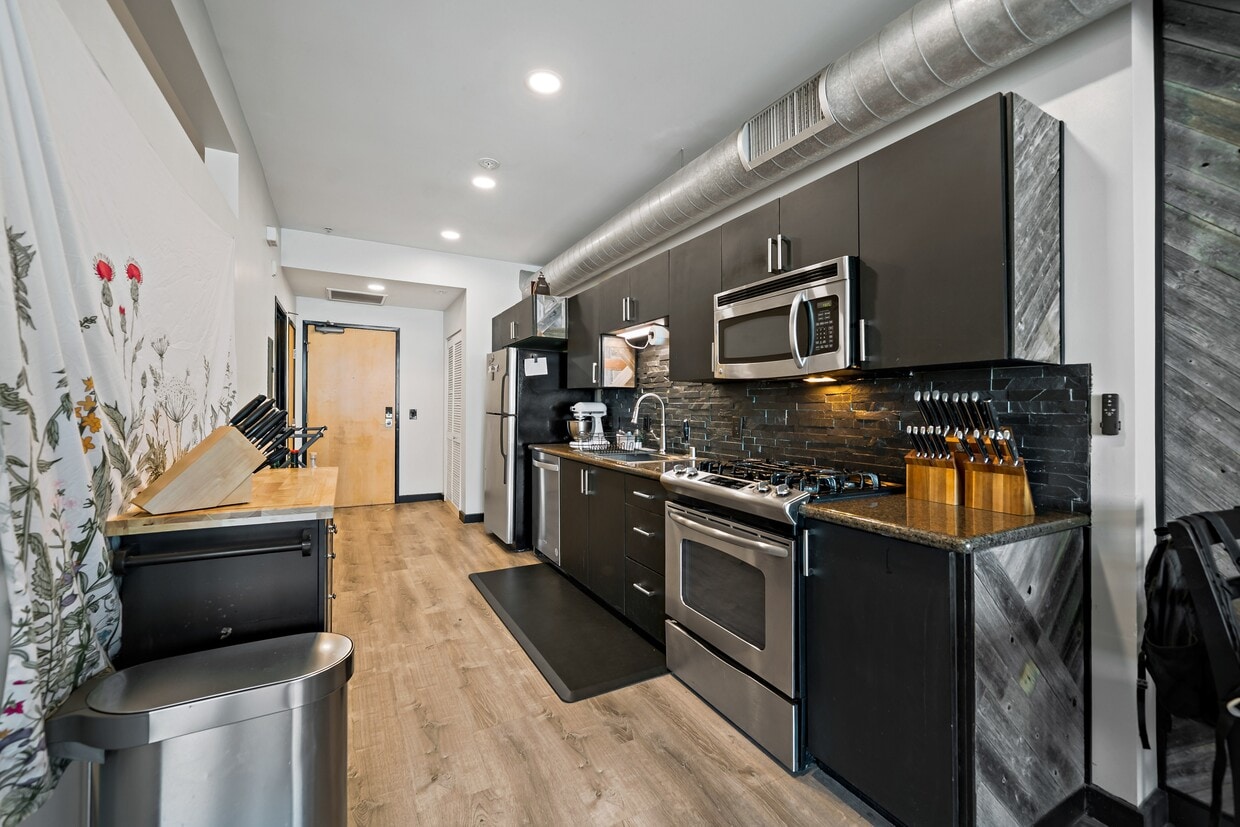 Foto principal - 1551 Fourth Ave