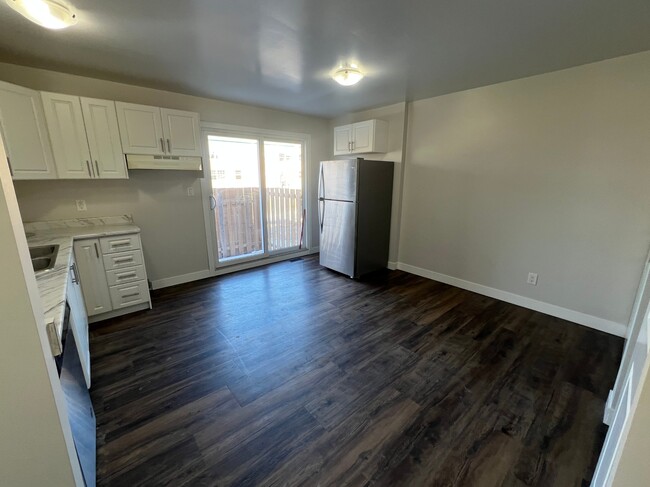 Building Photo - 225 Queen St