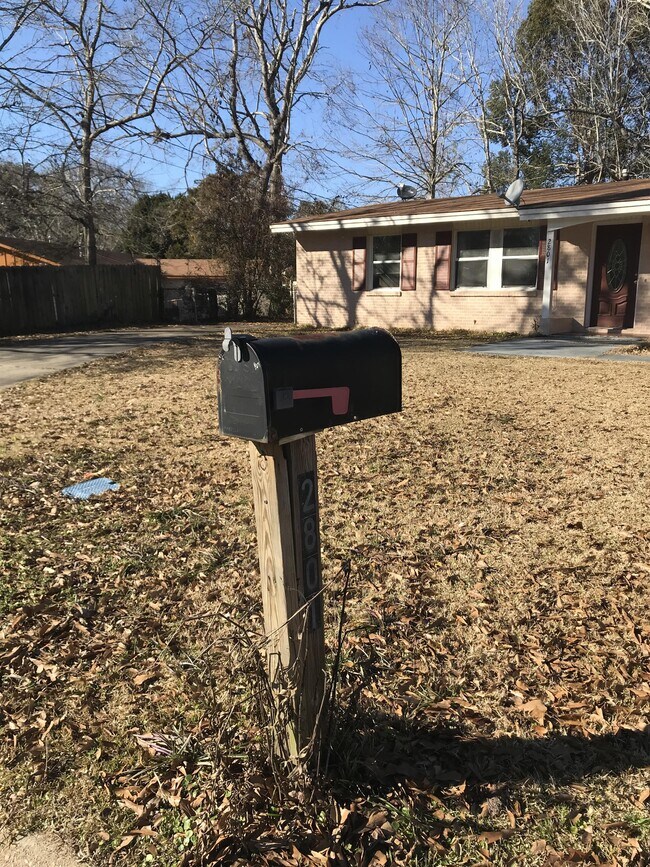 Foto del edificio - 2801 Woodlawn Ave