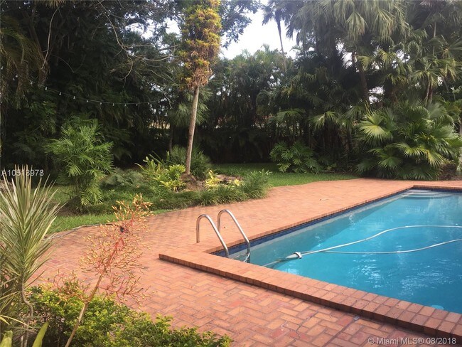 Foto del edificio - 11035 Killian Park Rd